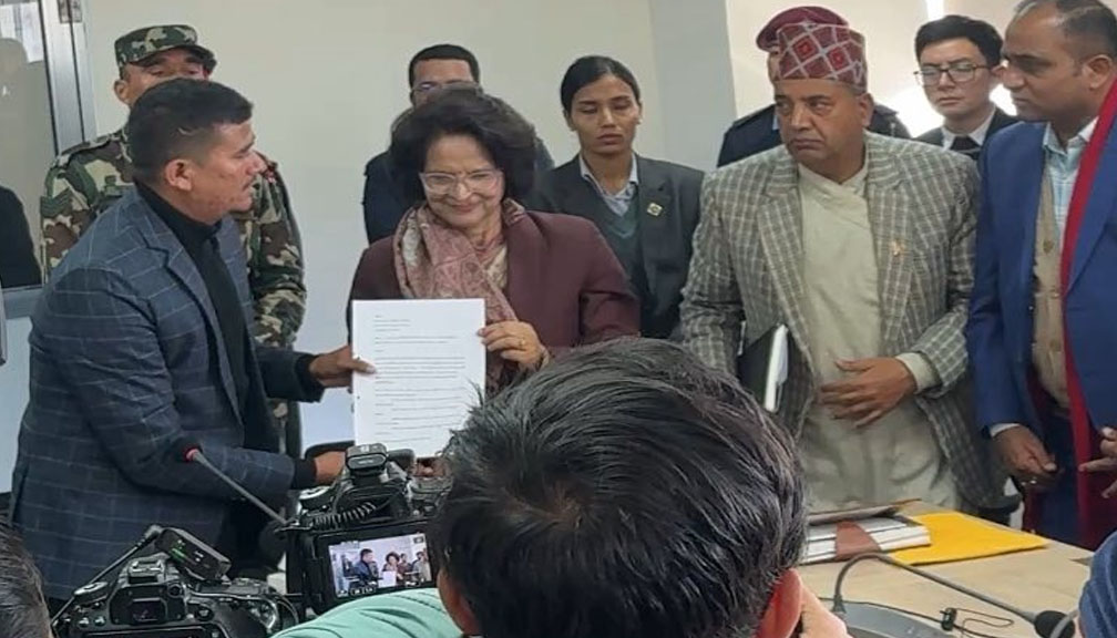 बाजुरा अस्पतालमा विशेषज्ञ चिकित्सक र उपकरणको व्यवस्था गर्न स्वास्थ्यमन्त्रीलाई थापाको माग